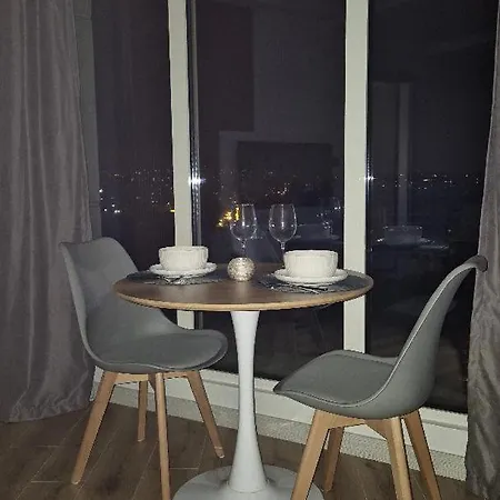 Sky Lux Lägenhet *